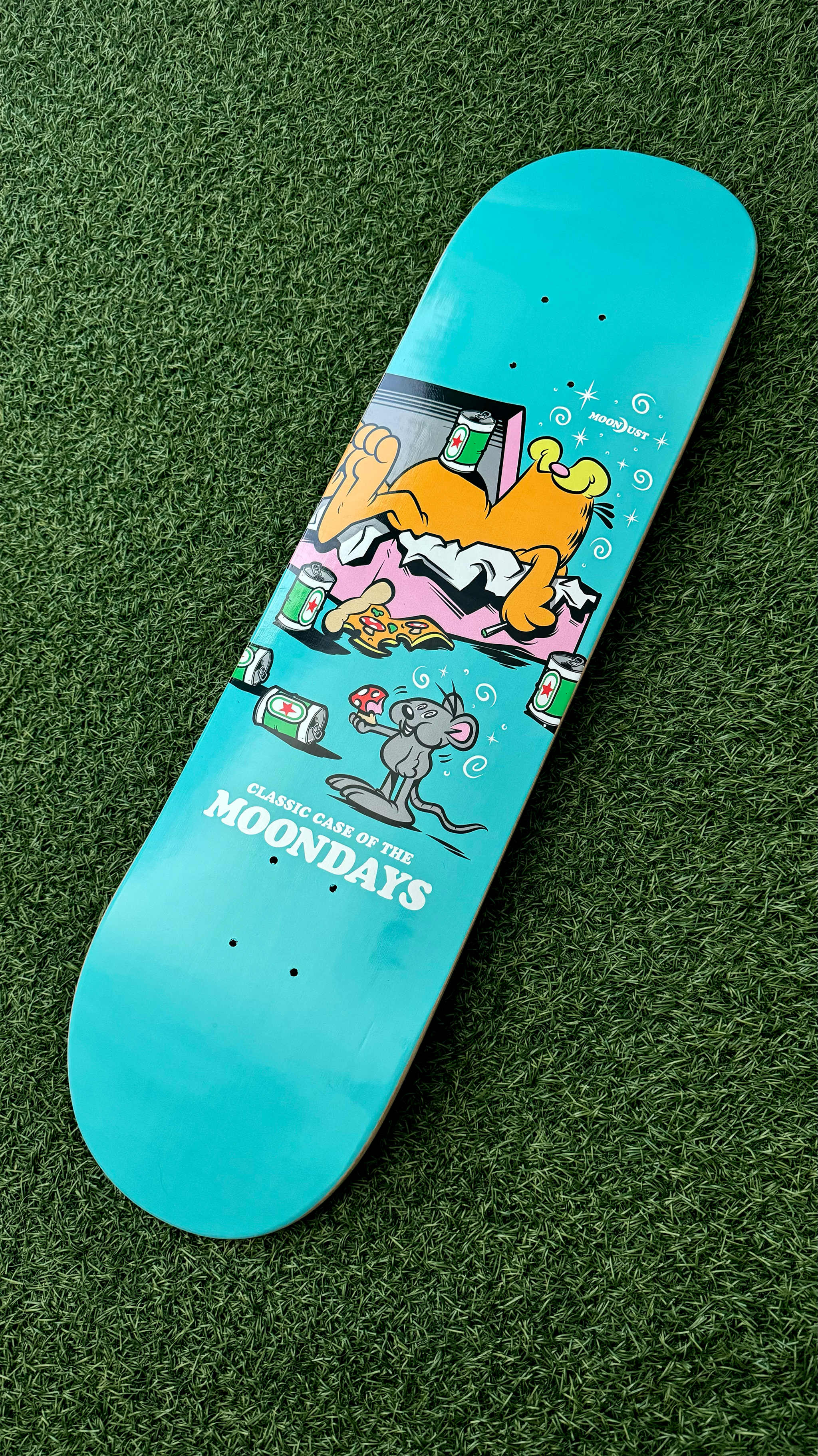CASE OF THE MOONDAYS SKATEBOARD 8.25